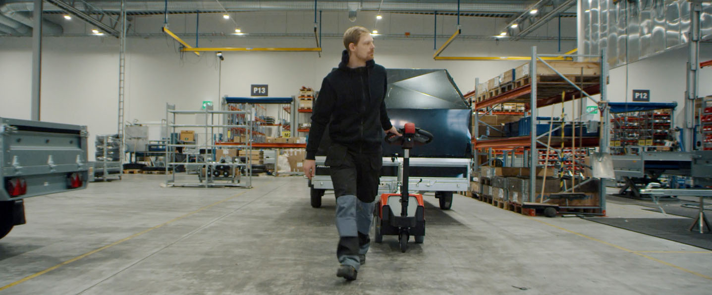 Toyota trækker til gående fører til nem flytning af større varer på hjul