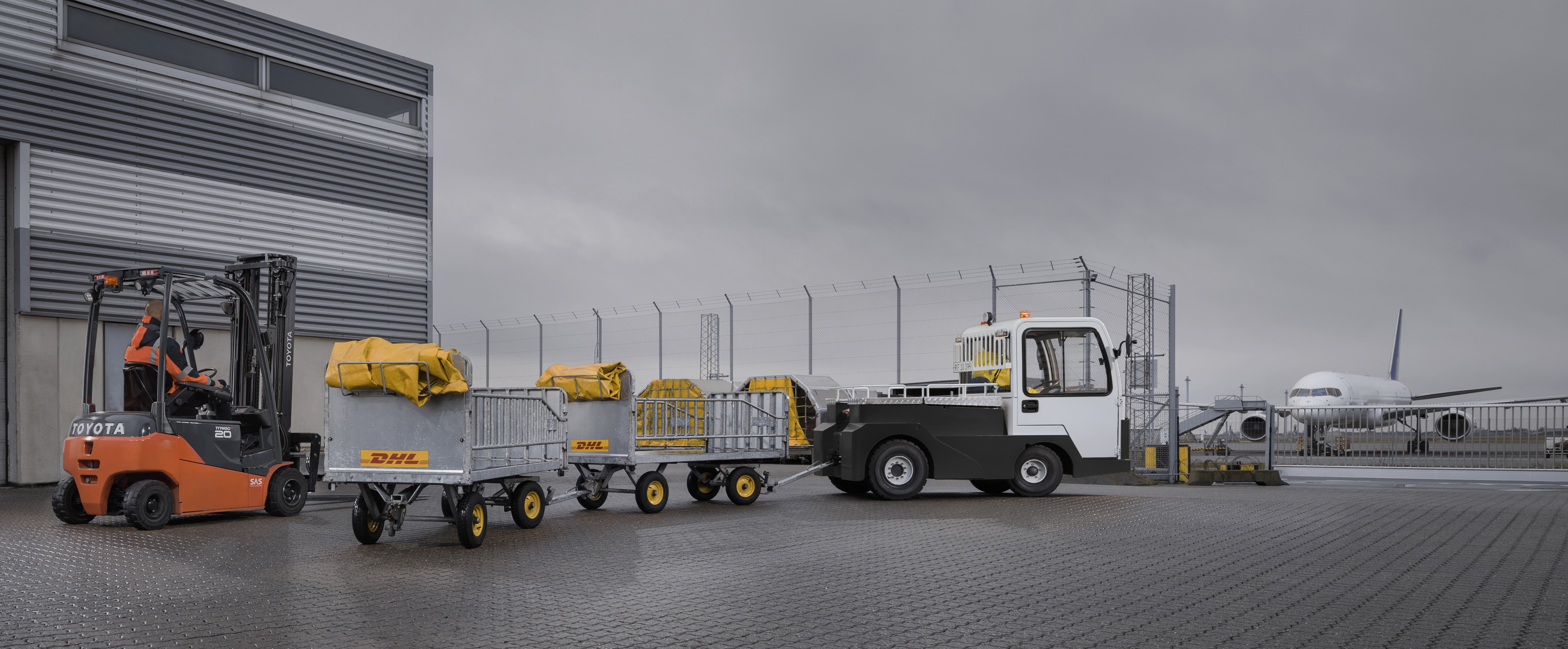 Toyota elektrisk trækker i lufthavn