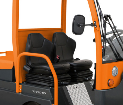 Toyota trækker med førersæde der minder om en bil