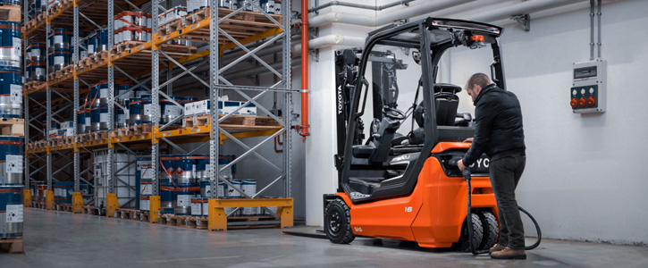 Toyota electric forklift with Li-ion charging